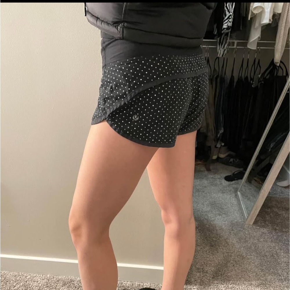 Lululemon polkadot speed up shorts.